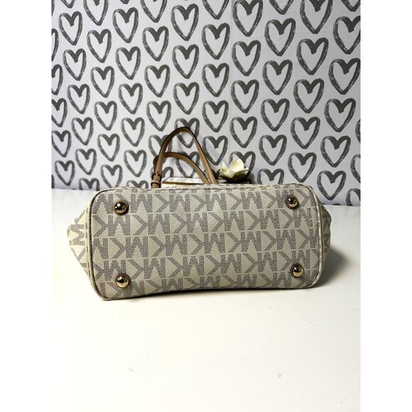 Michael Kors Monogram Tote Bag – Light Beige – Classic Everyday Style - Picture 8 of 8
